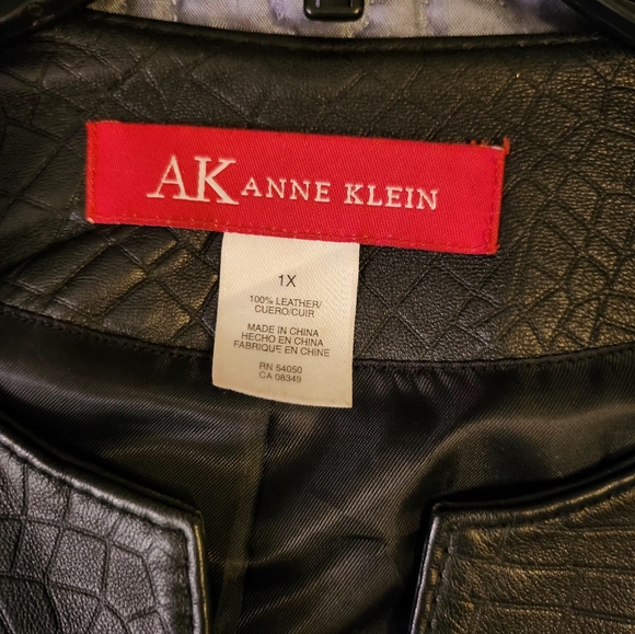 Anne Klein lined leather jacket. - Picture 3 of 5